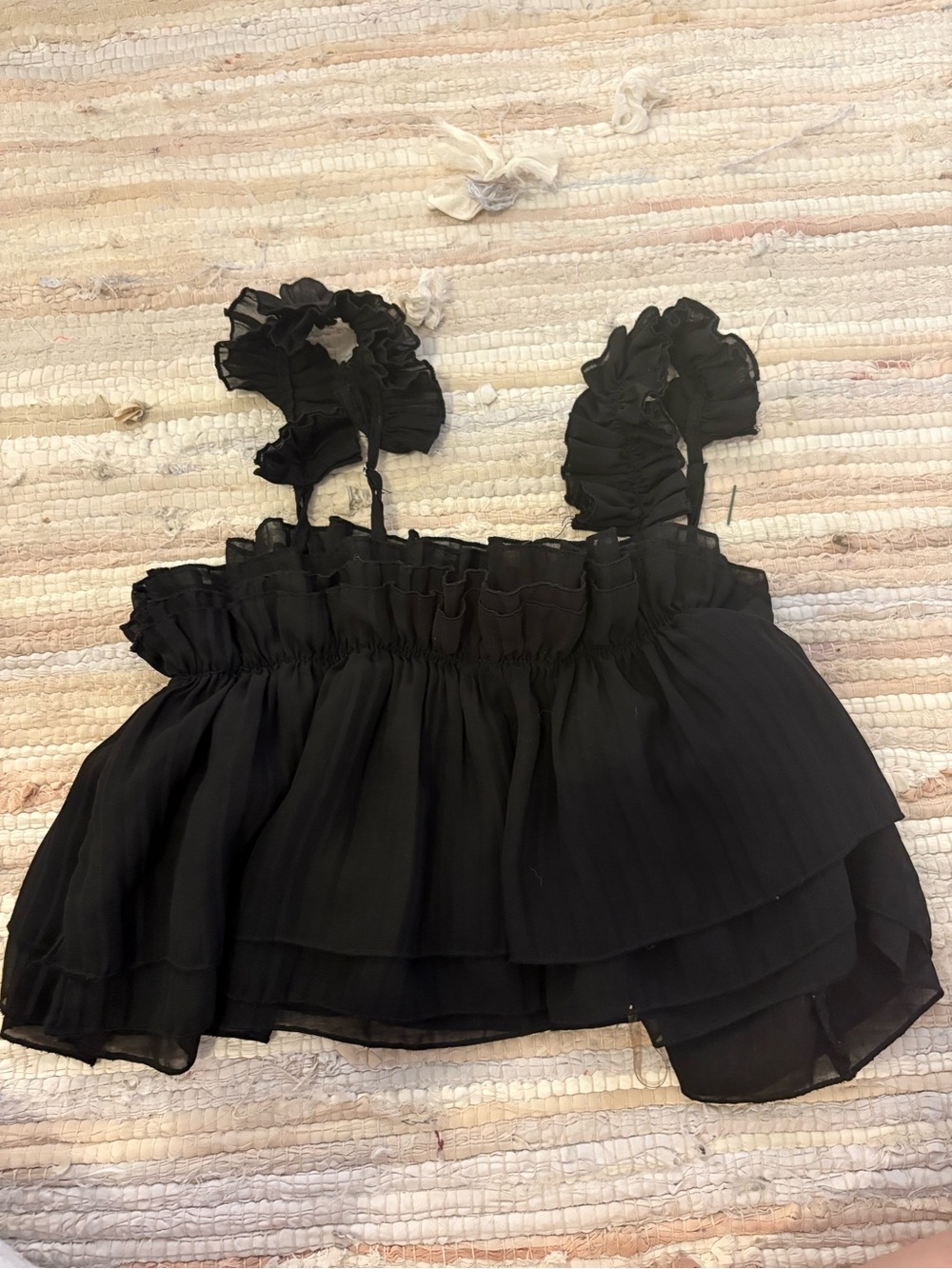 Black Ruffled Crop Tank Top - Picture 2 of 3